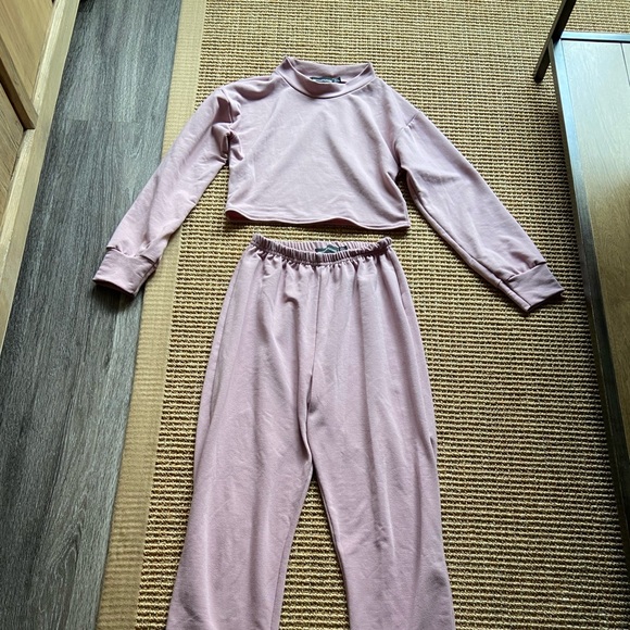 PrettyLittle Thing Crop Jogger Set - Picture 5 of 6